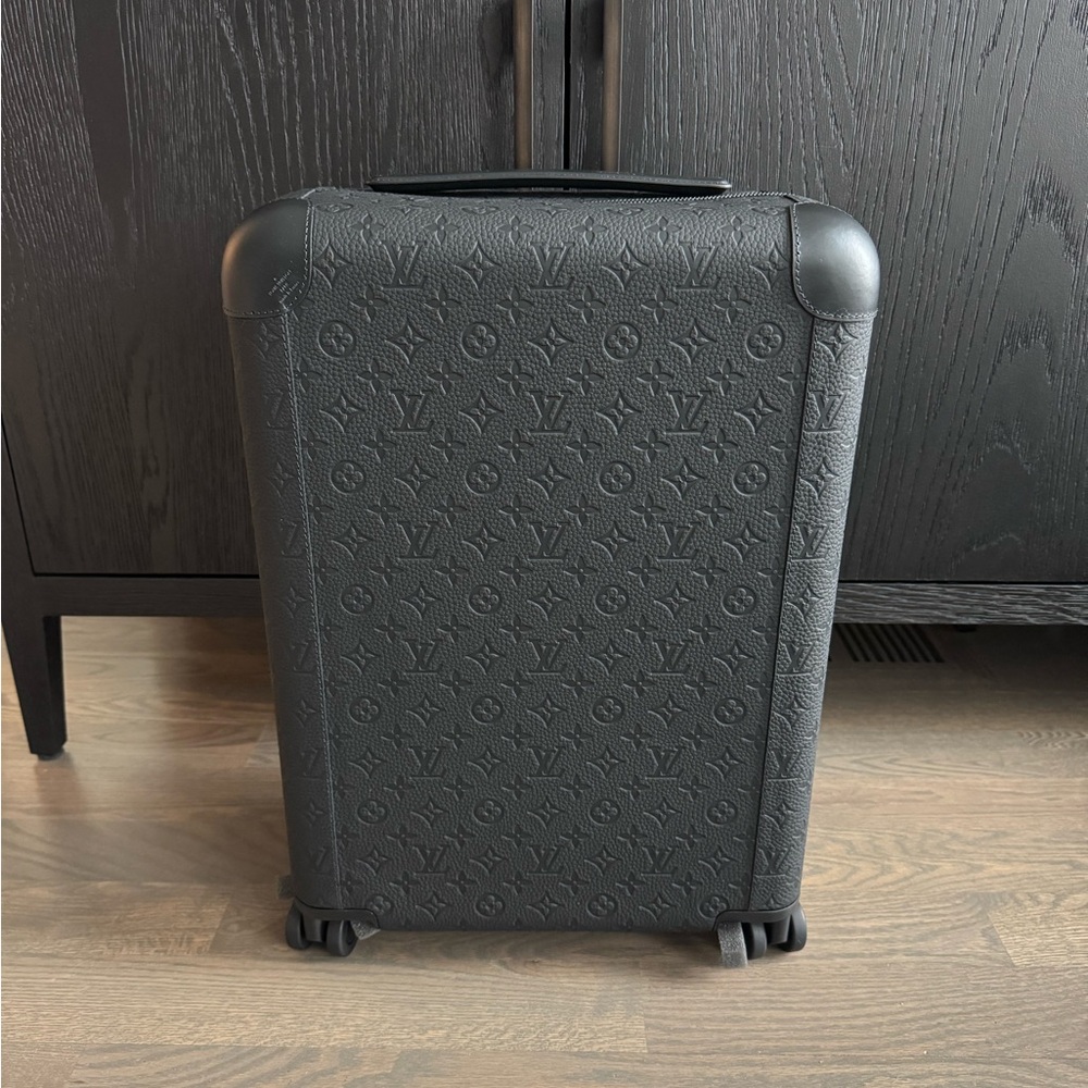 Brand New Louis Vuitton Horizon 55 M20438